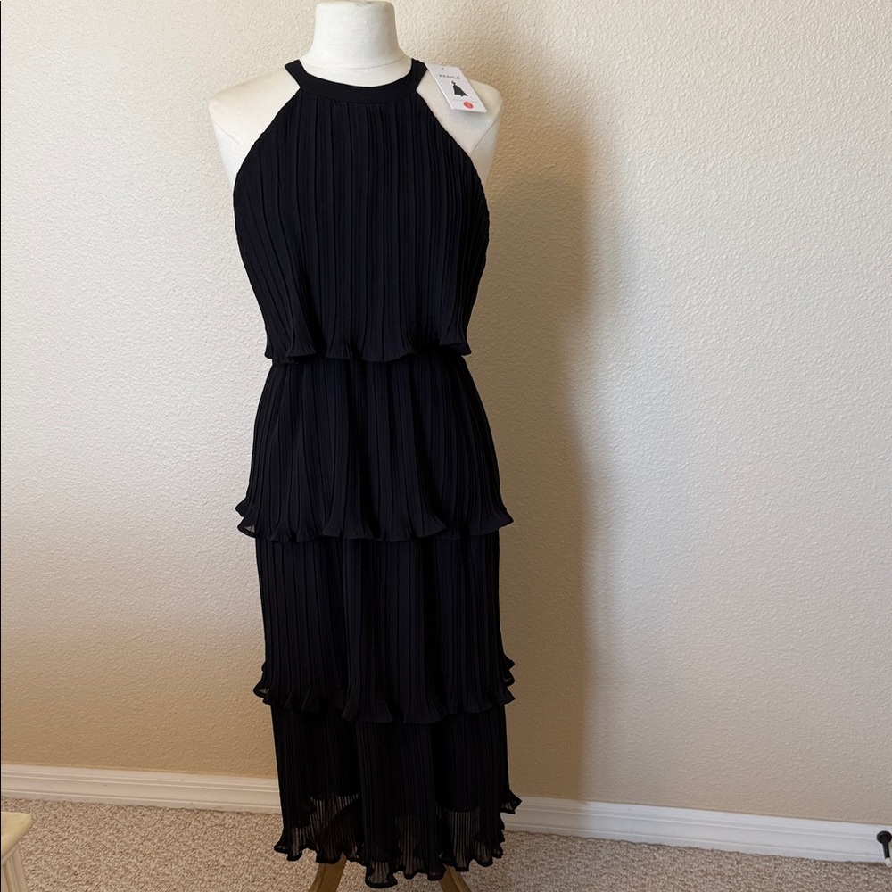 NWT - Zesica Halter-Neck Black Tiered Midi Dress (sz small)